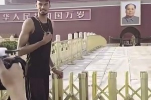 结束少林寺修行后，文班到天安门广场瞻仰了一番+拍照留念~~